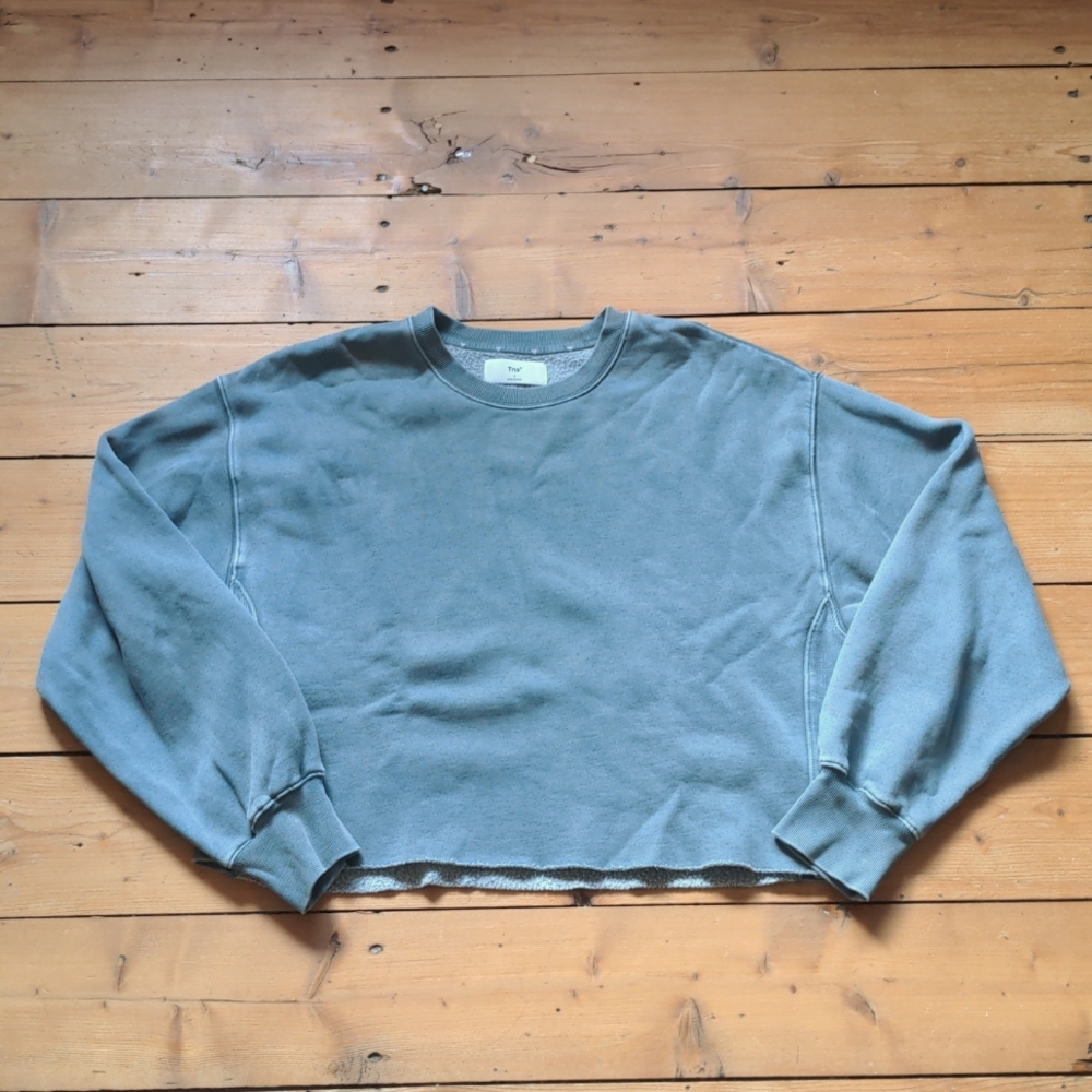 38-TNA distressed style crop sweatshirt